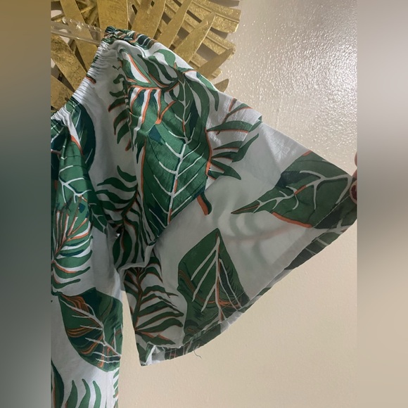 Aakaa Green Leaf Print Blouse - Picture 2 of 4